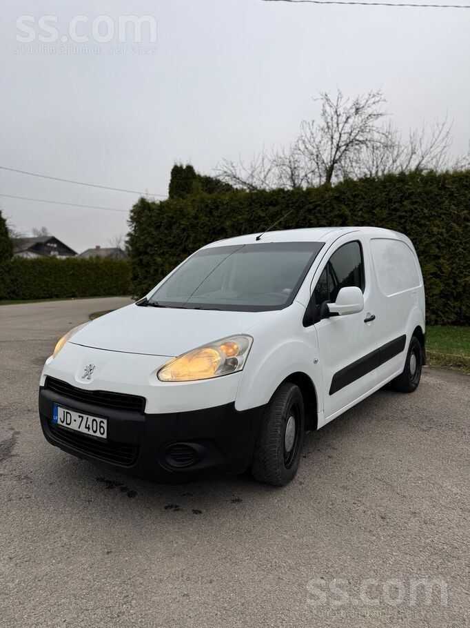 Pieejams labs palīgs darbos, perfekts tam kam auto vajg lai dotos darbos, ne