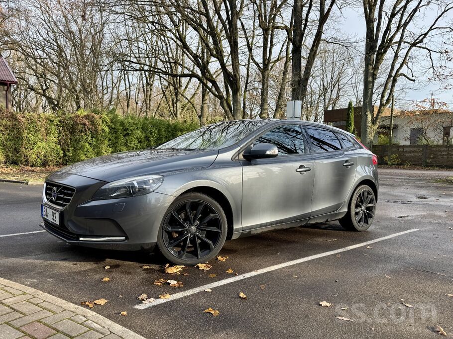 Pārdodu Volvo V40 1.6D automāts (ziemas pakotne)
Ekstras:
- priekšējo krēs