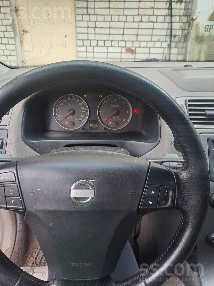 Volvo v50, 2004.g, 2.0 diesel. Vidējais patēriņš 6l
Labs darba auto. Cena p