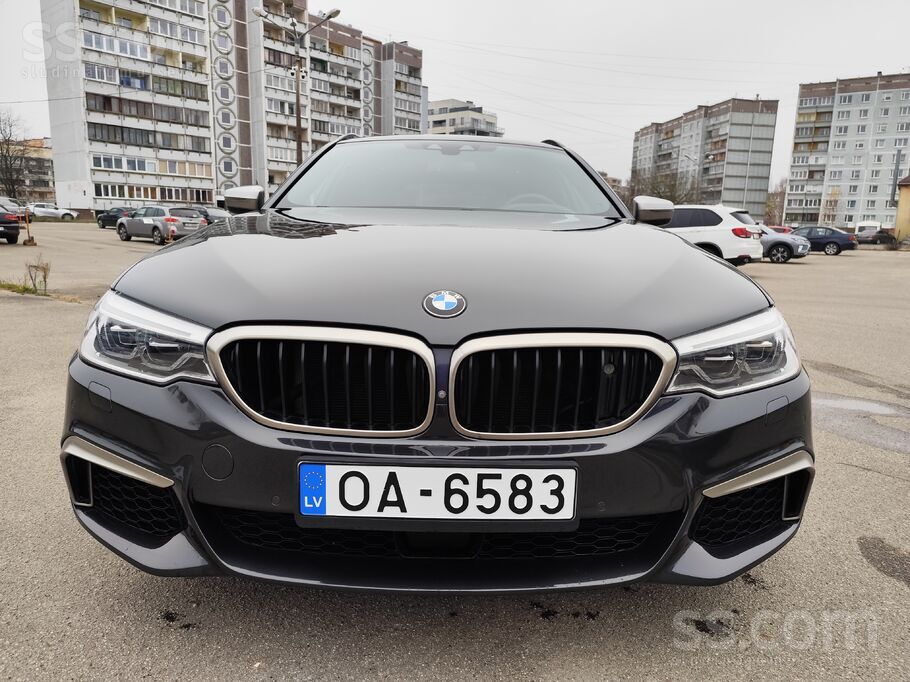 M550Dxdrive. Самая полная комплектация. Зимние покрышки. Возможен адекватный