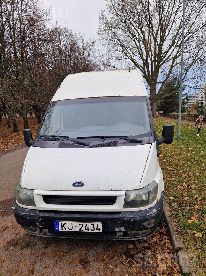 Ford Ideāls darba buss. Kravas nodalijuma garums 3, 30m