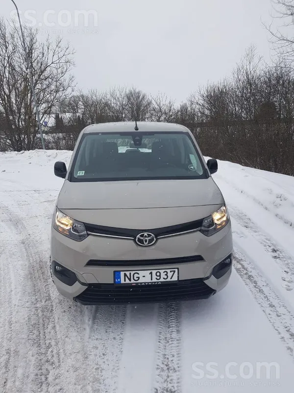 Toyota Pārdodu Proace City Verso Shuttle.
