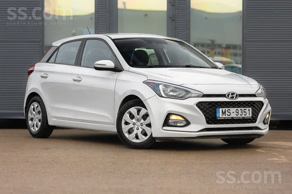 I20 ar benzīna motoru 100 z. sp. , automāts. 

Komplektācija:

- daudzfu