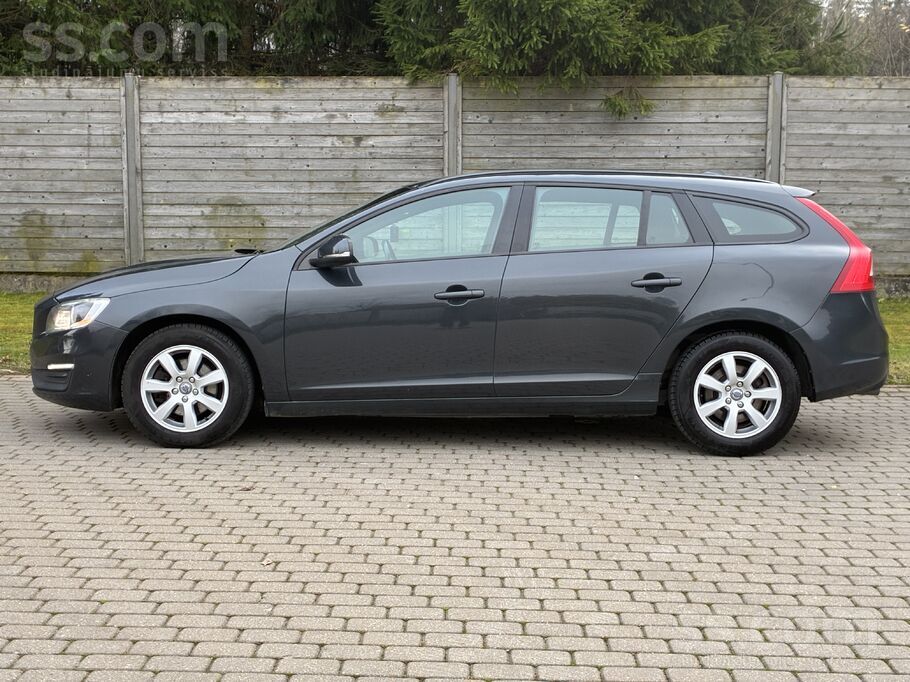 Продаю Volvo V60. 5 цилиндров. Без скрытых дефектов и проблем. Дымность 5000