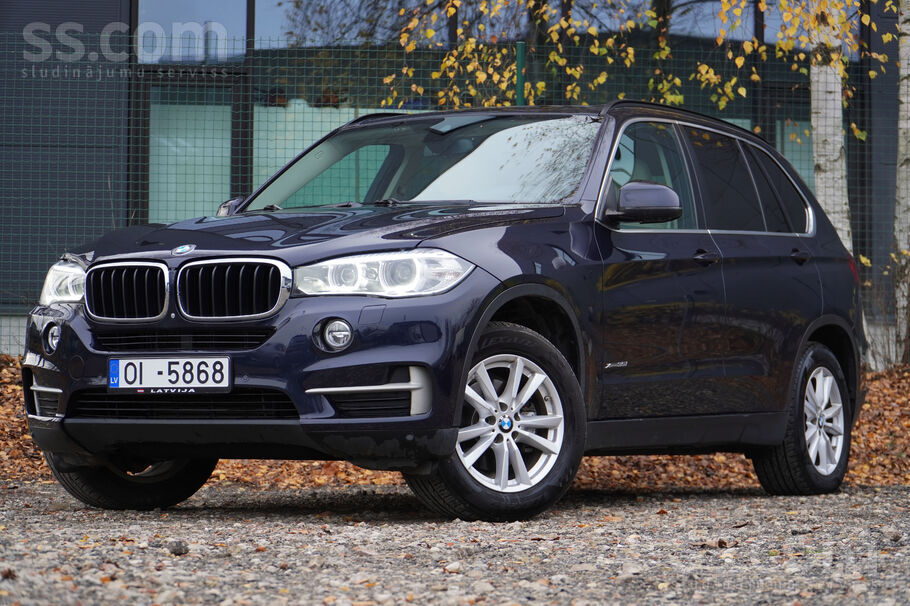 BMW Keyless Go, head-up display, kameras un daudz kas 