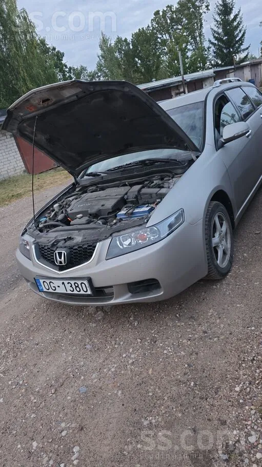 Honda Pārdodu hondu ja interesē zvaniet