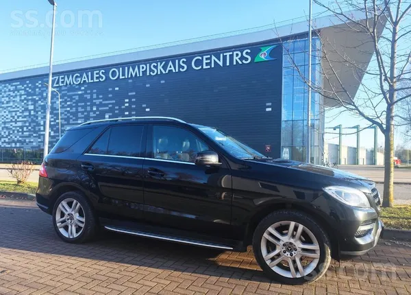 Mercedes-Benz ML 350 (W166). Automobilis ir labā stāvoklī un vienmēr savlaic