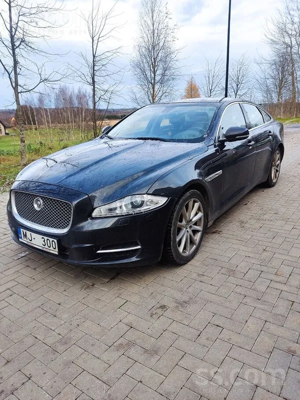 Jaguar XJ labā tehniskā stāvoklī. Regulāri veiktas apkopes. Vidējais patēriņ