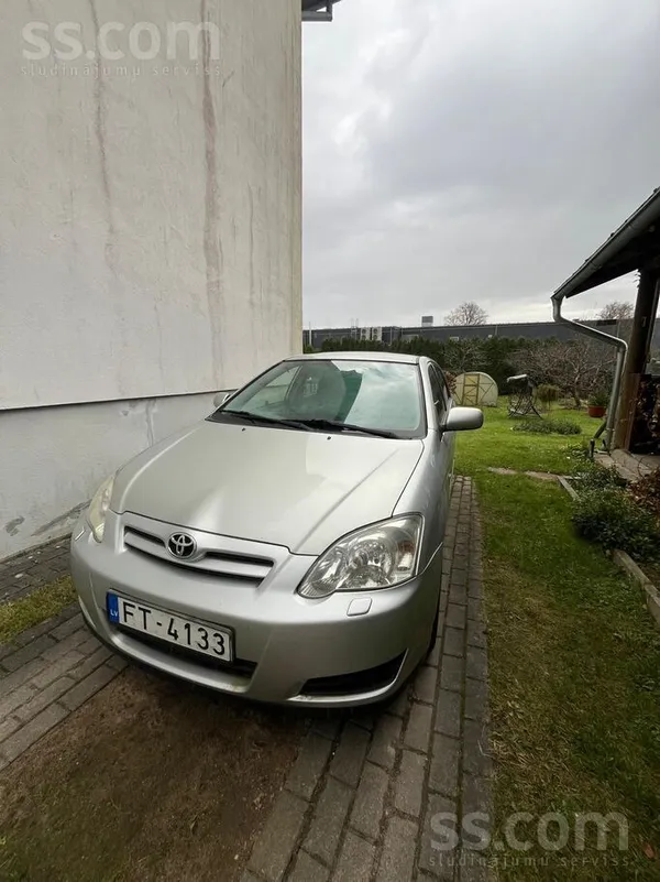 Pārdod Toyota Corolla, labā stāvoklī, tīrs salons, pagājušajā gadā pārmetinā