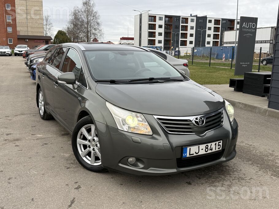 Toyota Avensis , 2.2d , Automāts. 

Bagātīga komplektācija. 

- Ādas sal