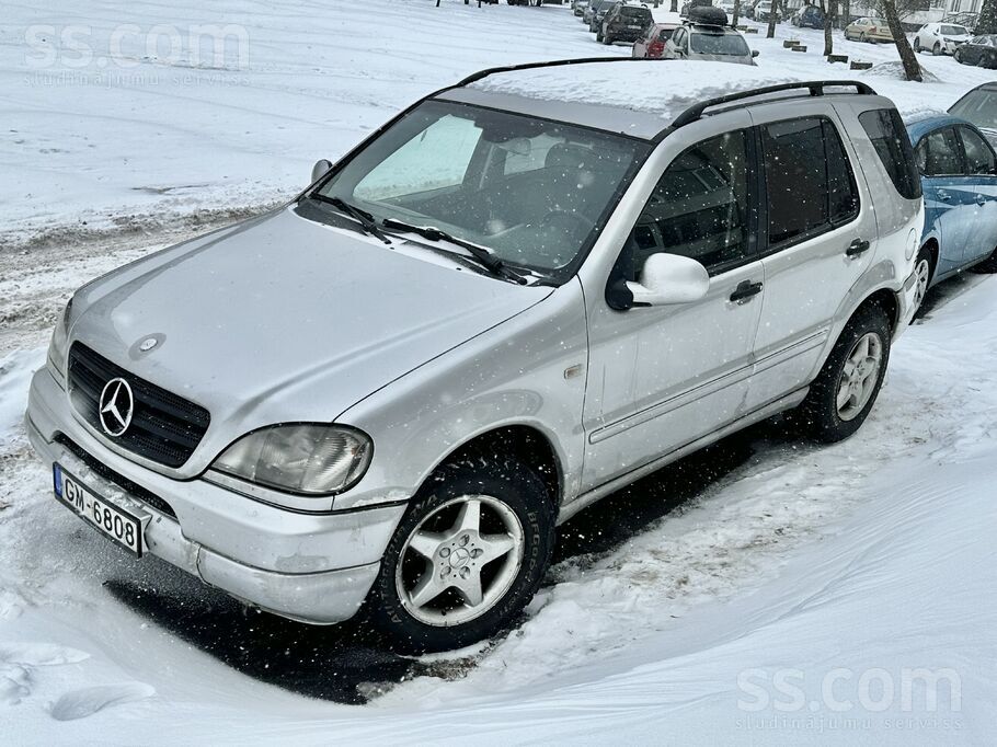 3.2 Газ-Бензин, Автомат. Рестайлинг. Коробка и мотор работают отлично.
Про