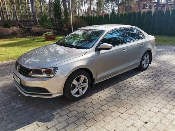 Volkswagen Pārdod Volkswagen Jetta Facelift 1.2 Tsi 77kw/105 
