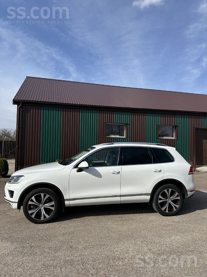 Pārdod VW Touareg. Teicamā stāvokī. Labi vasaras un ziemas riepu komplekti.