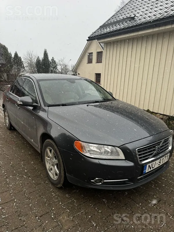 Volvo Tikko uzliktas jaunas ziemas riepas, nesen izieta
