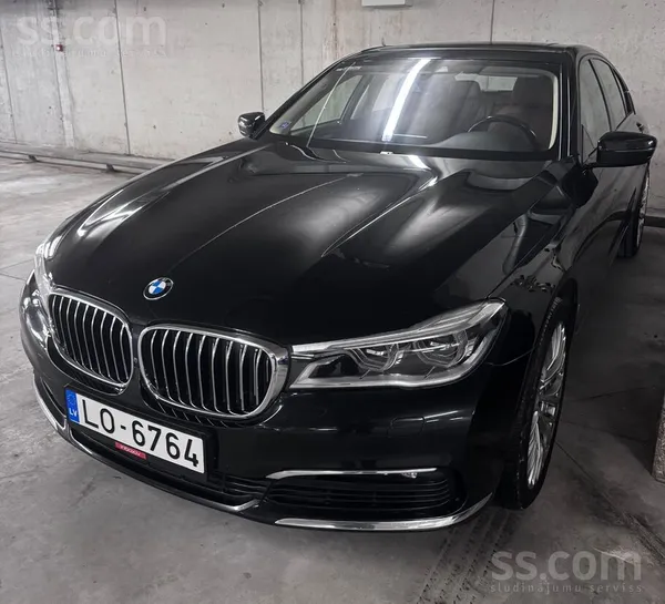 BMW Uzņēmums pārdod lieliskā stāvoklī esošu BMW 750 xD