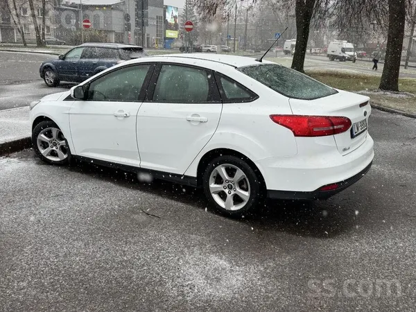 Ford Kad degvielas cenas sit rekordus 4, 5 L videjais p