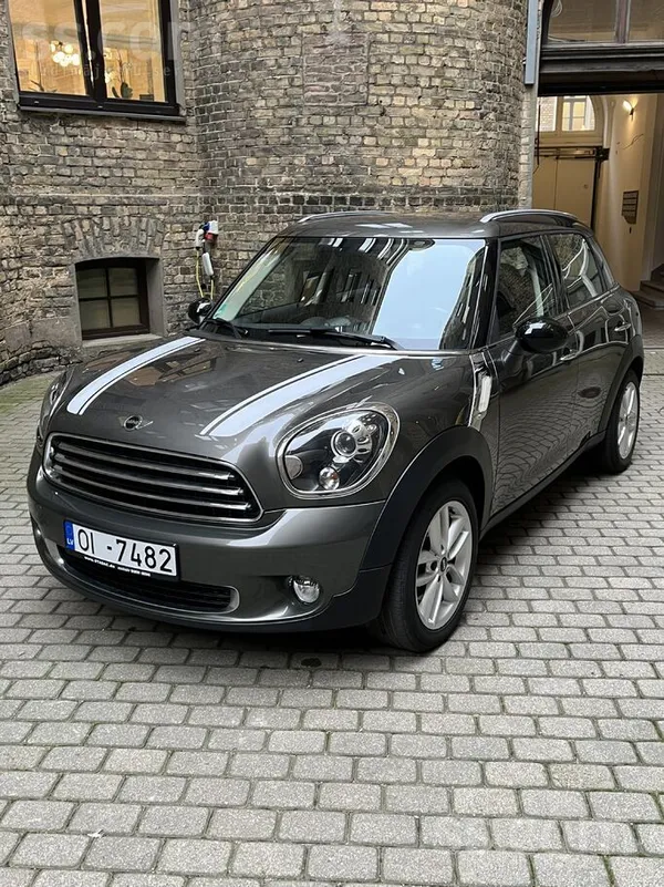 Pārdod ļoti labu Mini Countryman elegantā krāsā. Auto ievests no Vācijas.