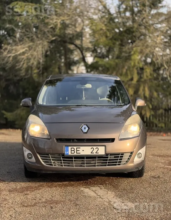 Renault Pārdodu labu ģimenes auto. 7 sēdvietas. Labs un ēr