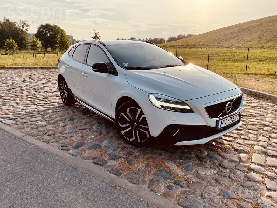 Volvo Volvo V40 Cross Country (2017, automāts, pērļu bal