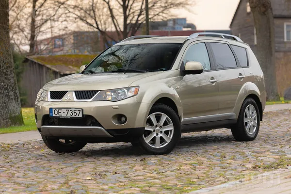 Mitsubishi Pārdošanā 7 vietīgs Mitsubishi Outlander 