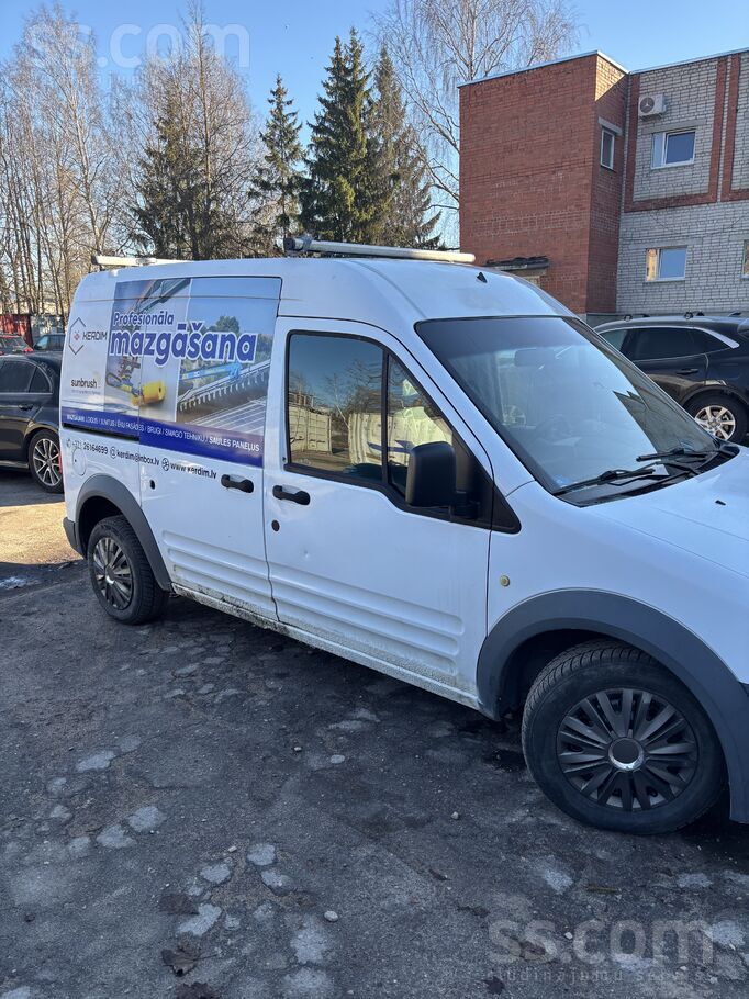 Ford Tiek pārdots Ford Transit Connect. 