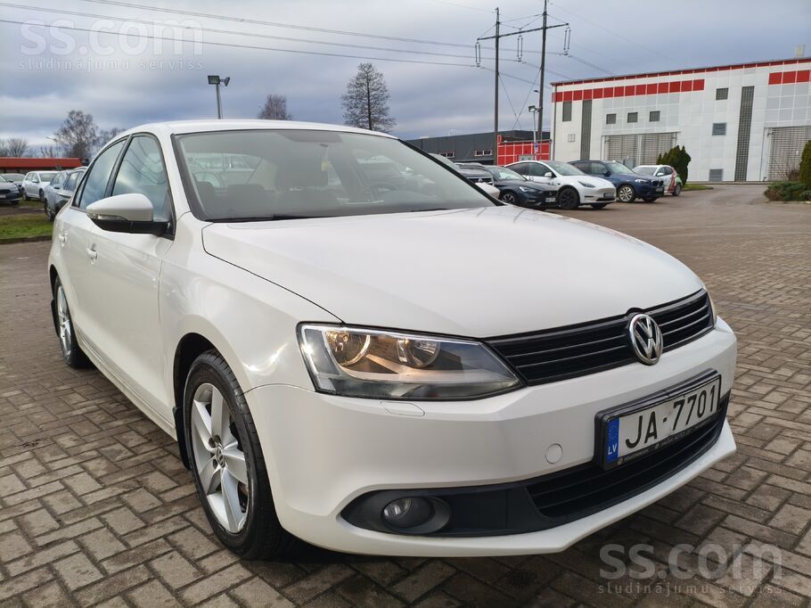 Privāti pārdod Volkswagen Jetta 2012. gada. Tehniskā apskate līdz 2026. gada