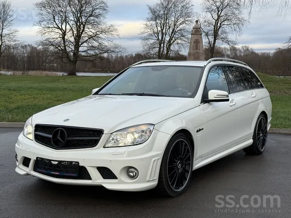 Mercedes Tikko ievests reģistrēts ekskluzīvs C63 Amg. Viena