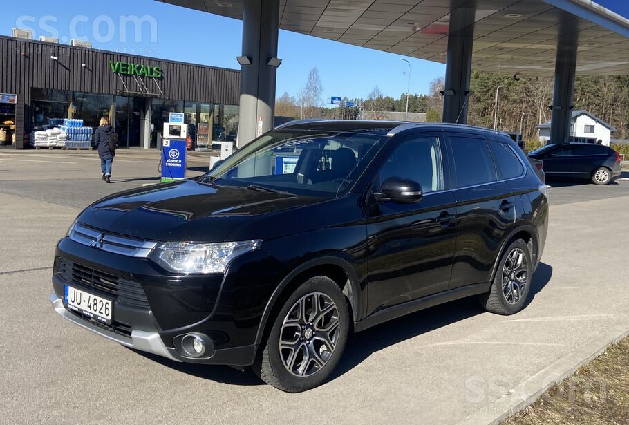 Auto labā stāvoklī, 4x4, septiņas vietas, automāts, pusādas salons, atpakaļs