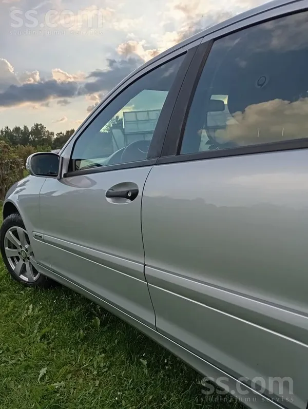Mercedes Auto Mercedes cienītājiem. 