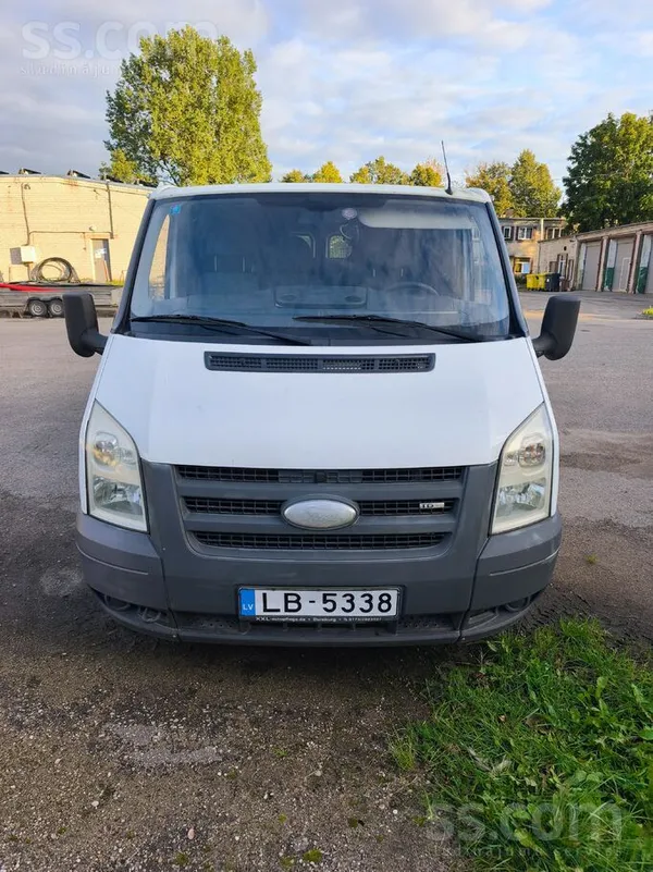 Ford Jauna TA, tehniski labā stāvokli, ir vizuāli defek