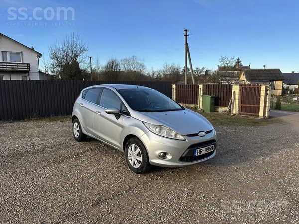 Ford Labā tehniskā un vizuālā stāvoklī. 