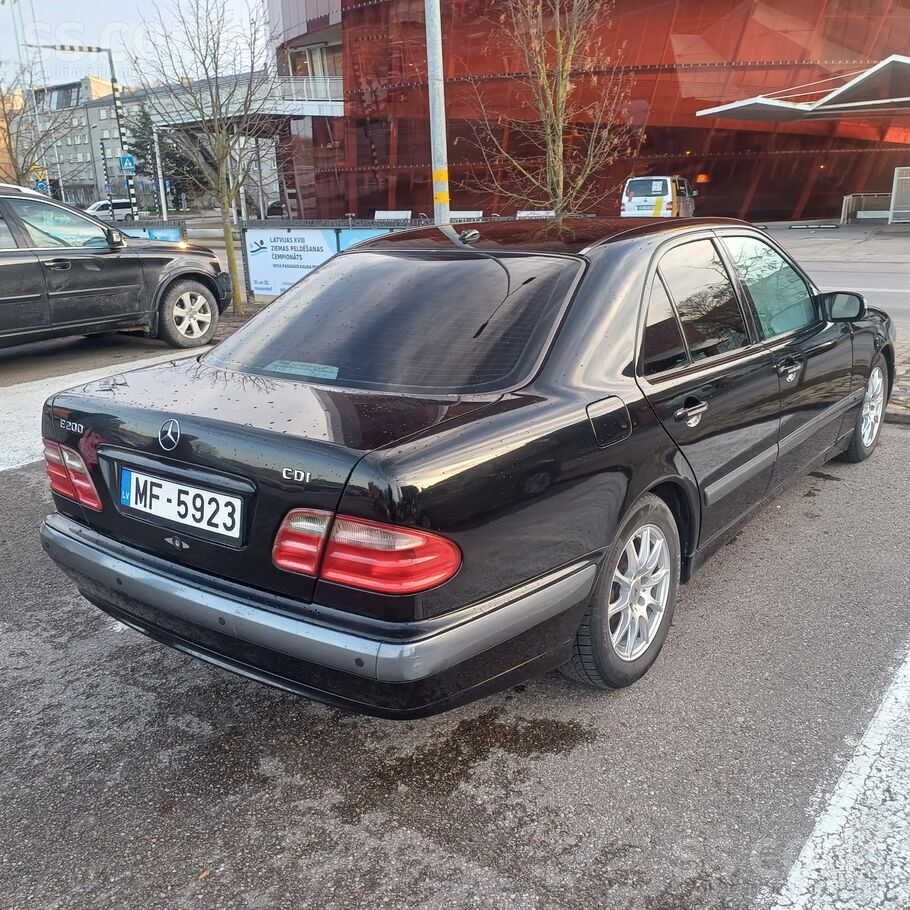 Mercedes Pārdodas Labs, Ērts E200.Latvijā no 2023 gada, Cro