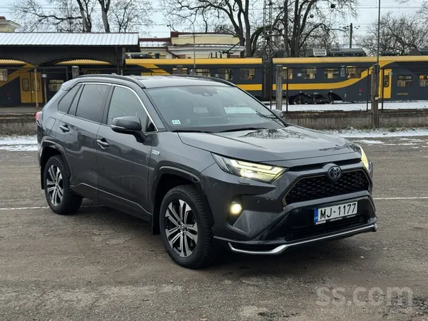 Toyota Продаю Toyota Rav4 Plug-in Hybrid 2.5L бензин, 225