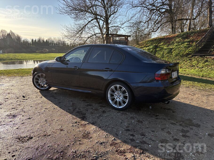 Pārdod BMW E90 ar 2.0 benzīna motoru, manuālā kārba. 
Nav tehniski ideāls,