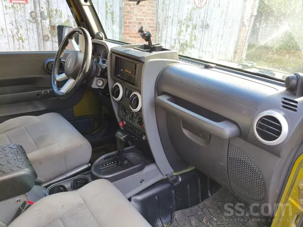 Jeep Wrangler. 
2.8 dīzelis 
Arb bamperi priekšā aizmugurē 
Arb kompresor