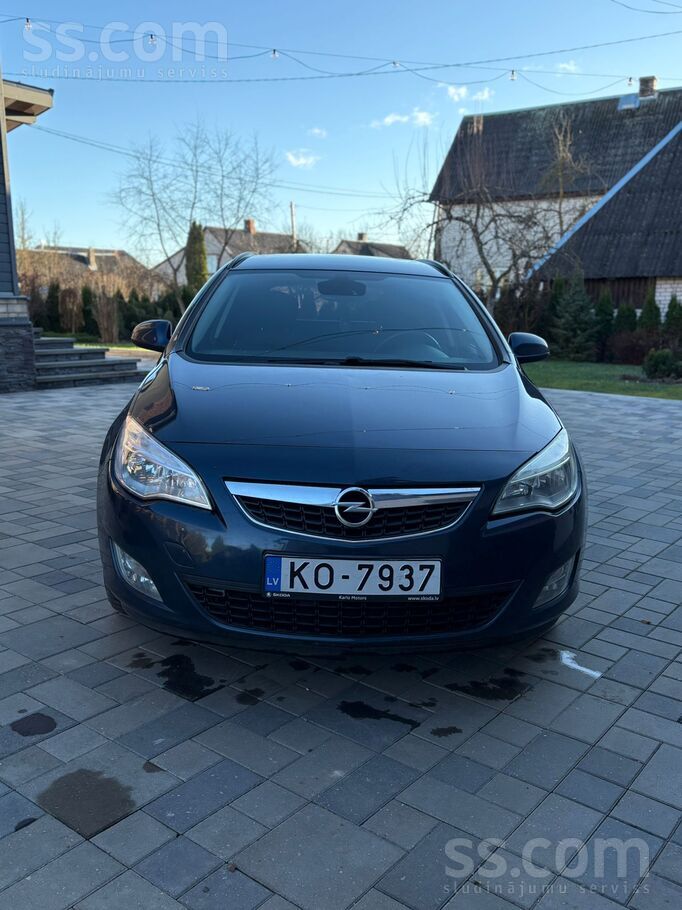 Opel Pārdodu Opel Astra Sports Tourer 2012. gada. Tehni