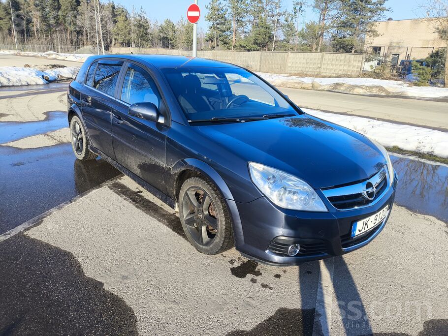 Pārdodu uzticamu un koptu Opel Signum, 1.9 Cdti (110kW / 150Zs)
Auto ir uztu