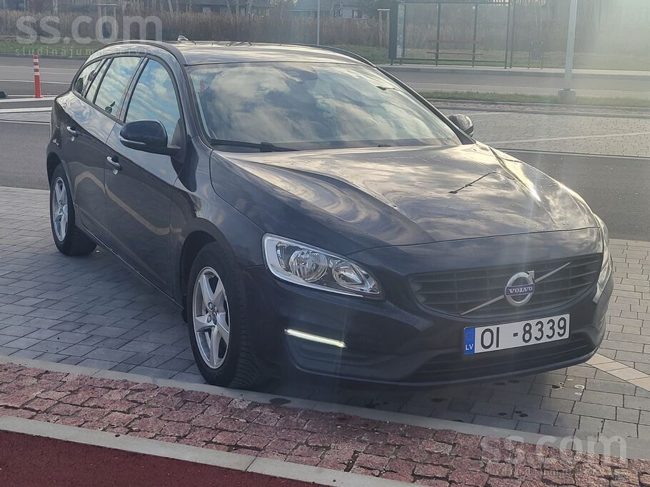 No Belģijas
Labs Volvo V60 ar originalu noskreienu
Kombinētais degvielas p