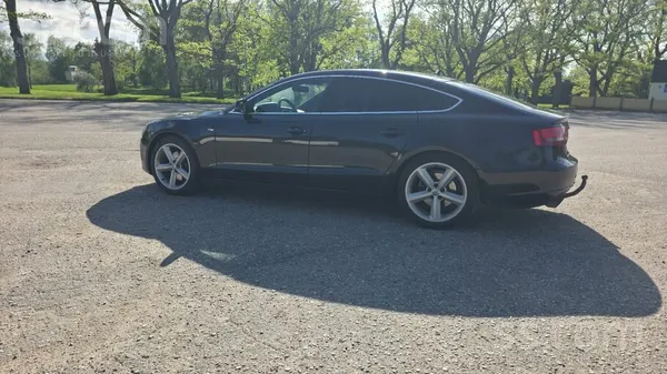 Audi Pārdodu Audi A5 2.0 benzīns ar manuālo kārbu, labā