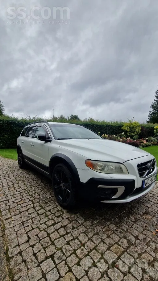 Volvo XC 70 - 1
