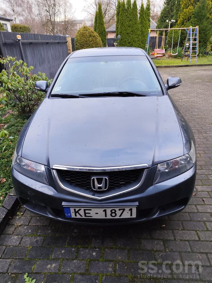 Продаю, все как на фото, на ходу, можно на запчасти