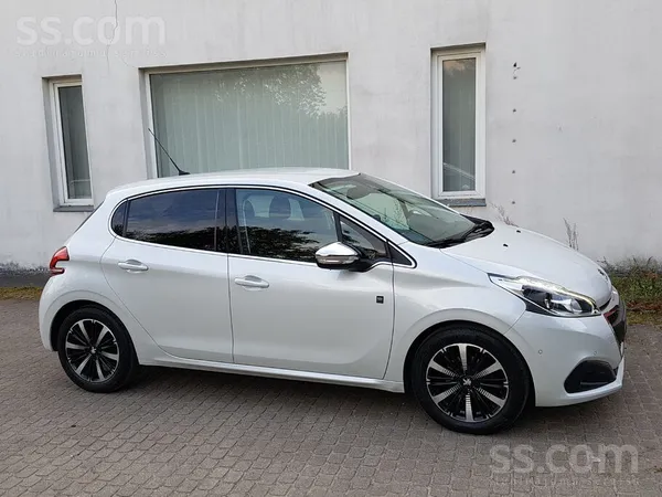 1.2i 81 kw-110 hp. Богатая комплектация, хром-пакет. 100 % оригинальный проб