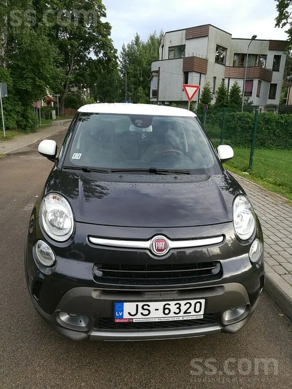 Fiat Fiat 500L. Stilīgs , kompakts minivens ar plašu sa
