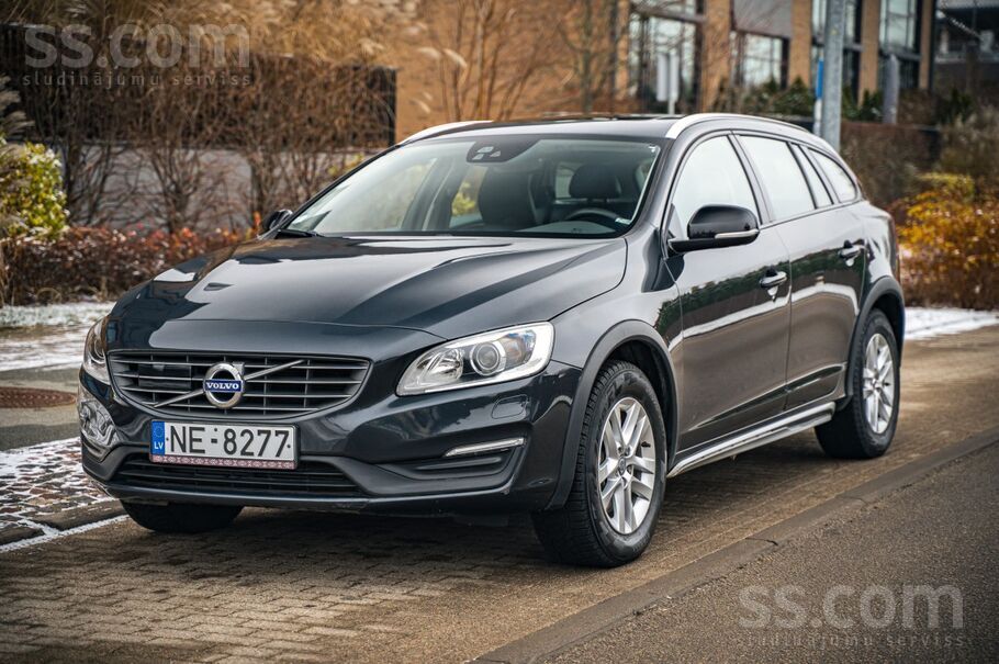 Pārdod Volvo V60 Cross Country 2.4 dīzelis, 4x4, automātiskā Ātrumkārba.