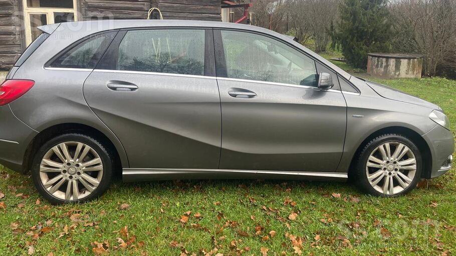 Auto ekonomisks un ļoti dinamisks. tehniskā kārtībā. Tikko nomainīta eļļa. N