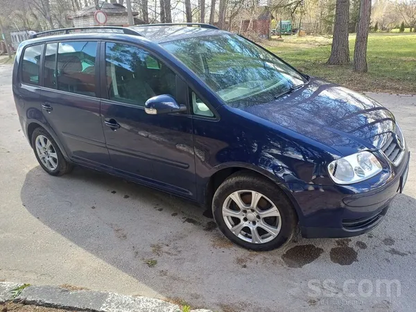 Volkswagen Pārdod VW Touran ar mazu oriģinālu nobraukumu. Maš