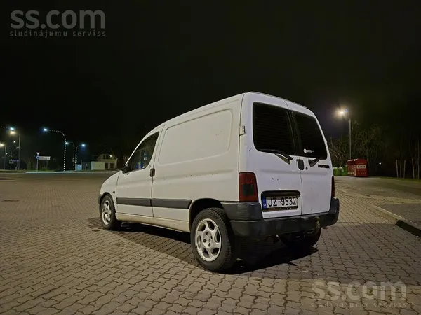 1.9 bezturbo dīzelis ar manuālo kārbu, svaigu apskati un samaksātu nodokli.