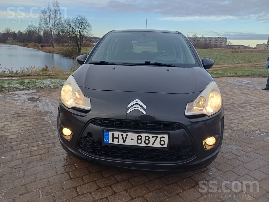 1.4 benzīns, 5 ātrumi. Nesen nomainīts dzinēja ķēdes komplekts ar ūdens sūkn