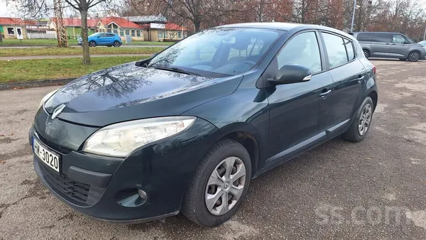 Renault Laba Megane, divas atslēgas, divi labi riepu kompl