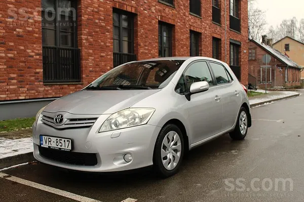 Toyota Toyota Auris 2012. gads 1.6 benzīns un gāze 97kw. 
